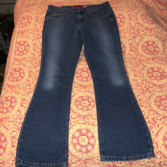 Women’s Levi’s Jeans 518 - Picture 1 of 13